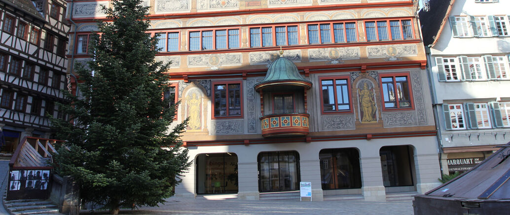 Tannenbaum vor dem Tübinger Rathaus