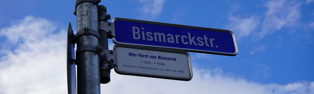 Straßenschild mit Aufschrift 