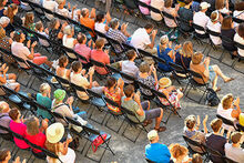 Publikum bei den Schlosshofkonzerten